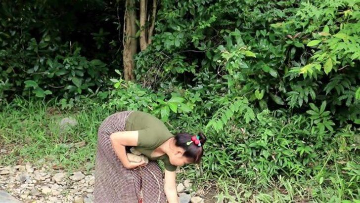 Taşla avladığı balığın içinden bakın ne çıktı  G2