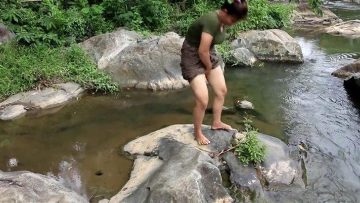 Taşla avladığı balığın içinden bakın ne çıktı  G3