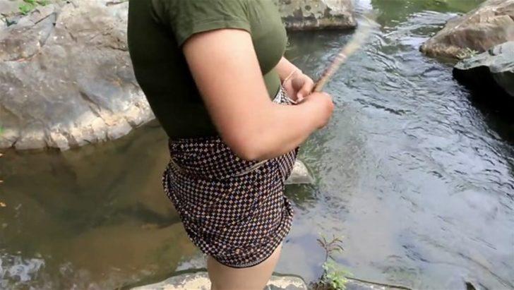 Taşla avladığı balığın içinden bakın ne çıktı  G4