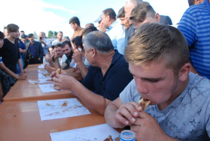 Tokat'ta pide yarışması! 10 dakikada 9 tane yedi G1