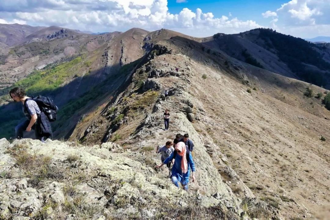 G&uuml;m&uuml;şhaneli dağcılardan bol zirveli y&uuml;r&uuml;y&uuml;ş