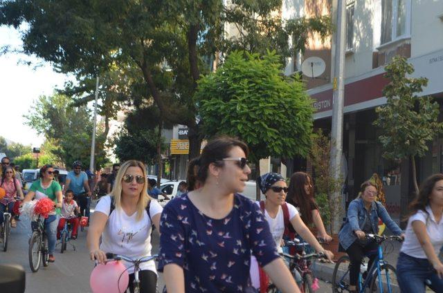Isparta’da süslü kadınlar bisiklet turu