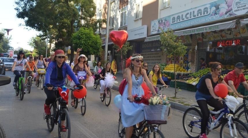 Isparta&rsquo;da s&uuml;sl&uuml; kadınlar bisiklet turu