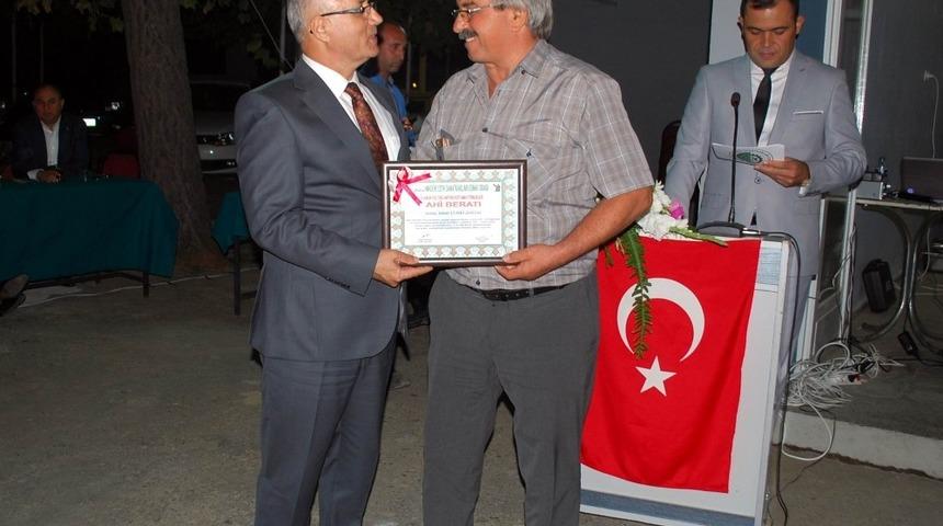 40 yıllık trakt&ouml;r tamircisi yılın ahisi se&ccedil;ildi
