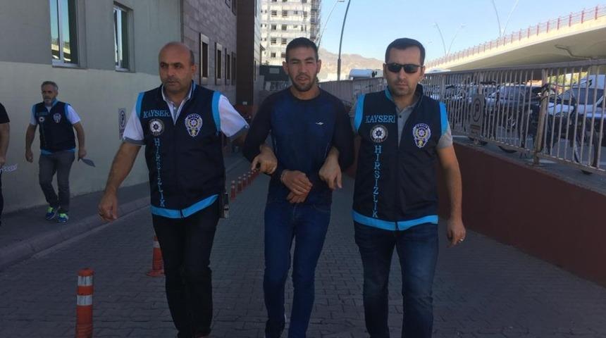 İmam odasından ve yardım kasalarından para &ccedil;alan hırsız yakalandı