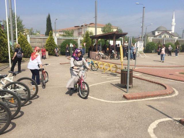 İzmit Belediyesi’nden kadınlara hizmet