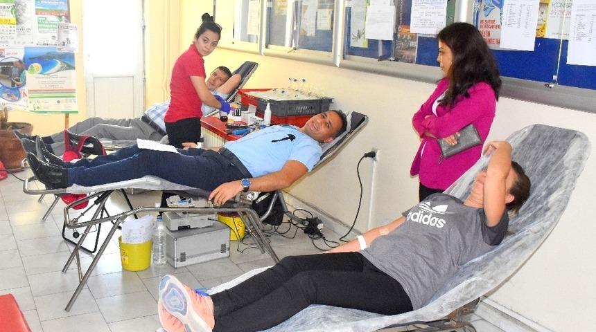 Tarım personeli kan bağışladı