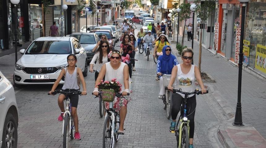 Kadirli&rsquo;de "S&uuml;sl&uuml; Kadınlar Bisiklet Turu" etkinliği