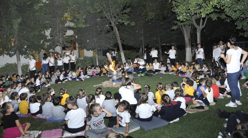 Minik &ouml;ğrenciler geceyi &ccedil;adırda ge&ccedil;irdiler