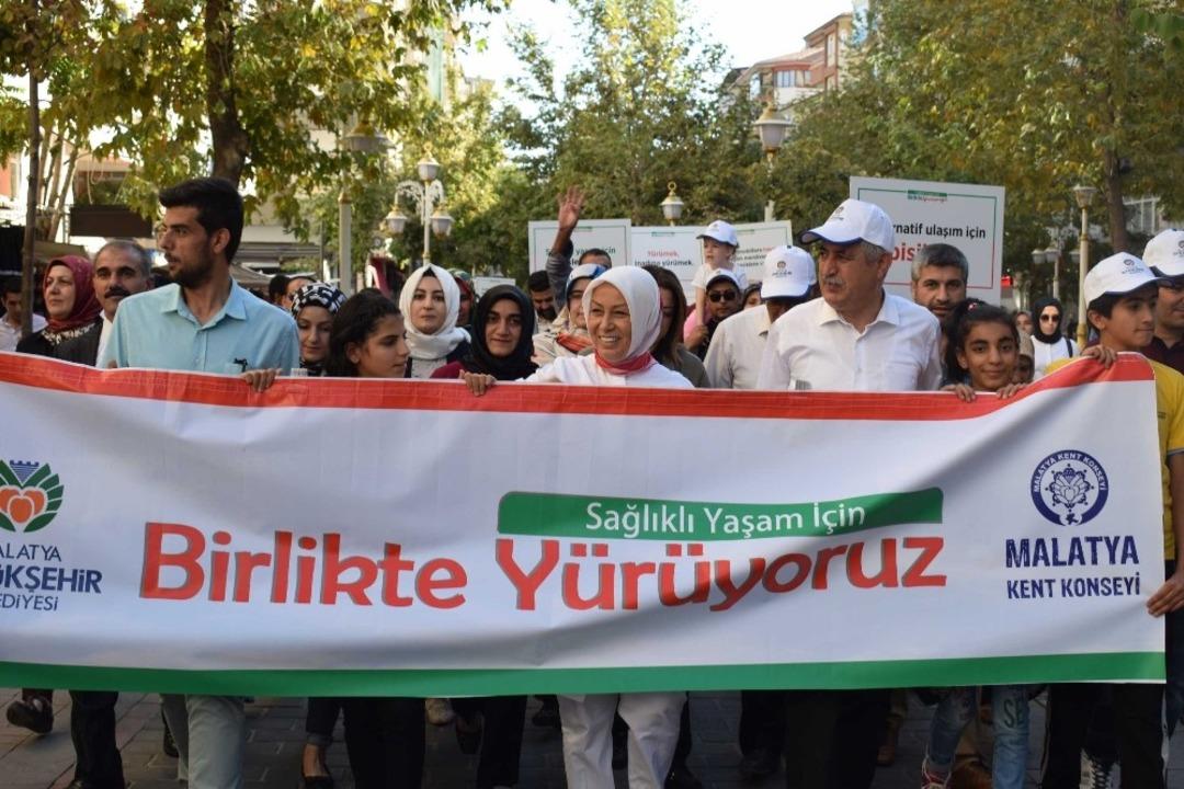 Sağlıklı yaşam i&ccedil;in birlikte y&uuml;r&uuml;d&uuml;ler