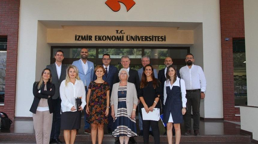 İzmir&rsquo;in geleceğini &ldquo;icat &ccedil;ıkaranlar&rdquo; belirleyecek