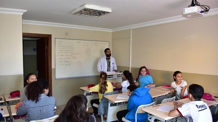 Şehzadeler&rsquo;in &uuml;cretsiz İngilizce kursu kayıtları başladı