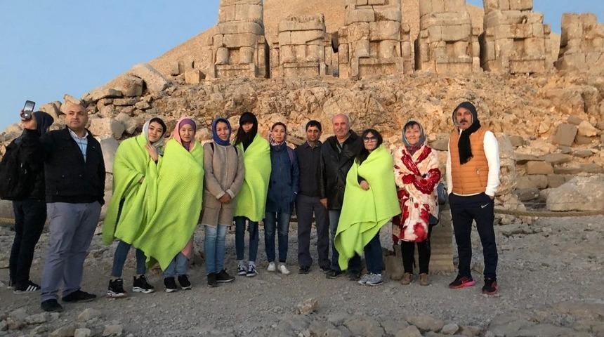 Kazakistanlı gazeteciler Nemrut Dağına hayran kaldı