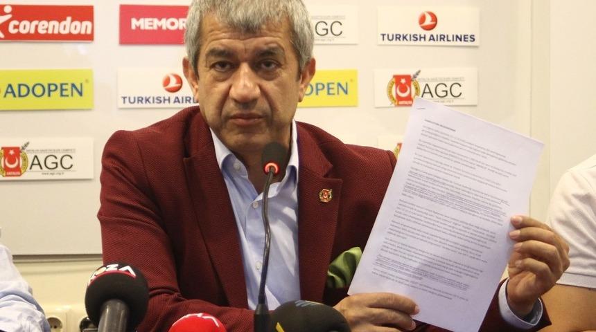 Gazetecilere zarf i&ccedil;inde para verilmesine tepkiler