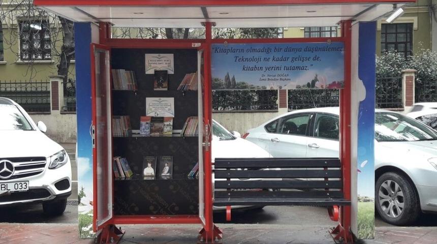 İzmit&rsquo;te sokakta kitap var