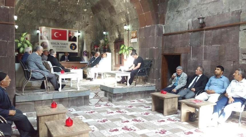 Vali Ustaoğlu&rsquo;ndan Birlik Vakfına ziyaret