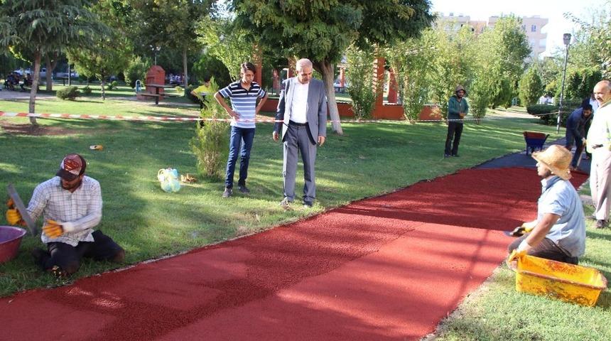 Haliliye&rsquo;de parklarda &ccedil;alışmalar s&uuml;r&uuml;yor