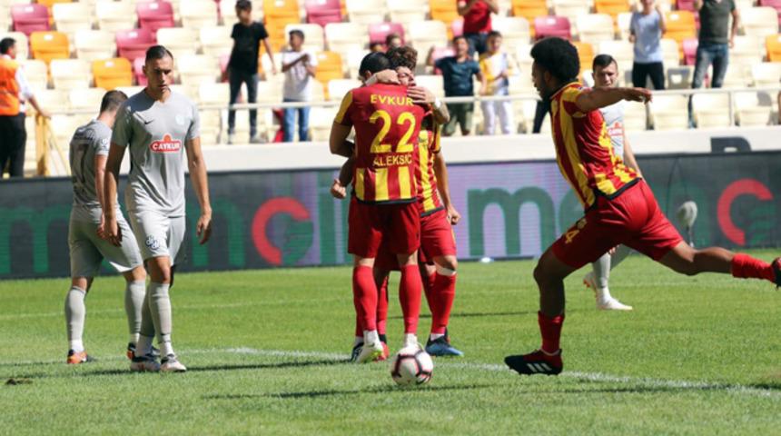 Danijel Aleksic atıyor Evkur Yeni Malatyaspor kazanıyor