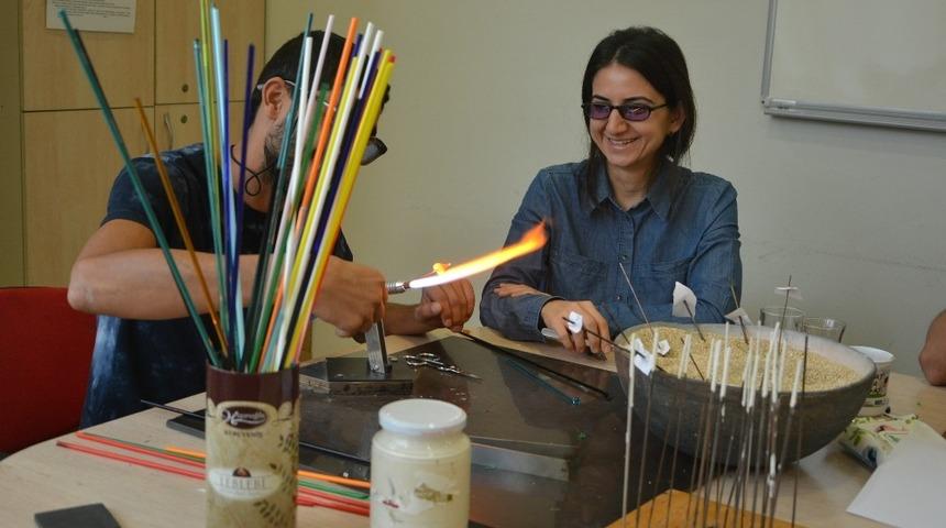 PAÜ, AMATEM’de cam atölyesi etkinliği yapıldı