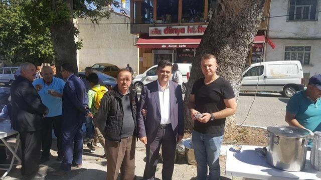 Karamustafa Paşa Camii’nde aşure dağıtıldı