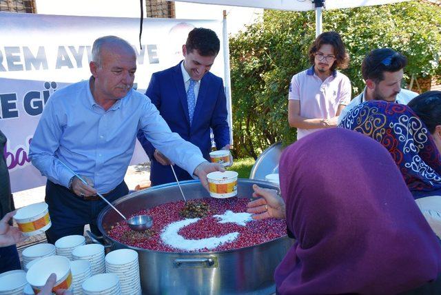 Dursunbey’de belediyeden aşure ikramı