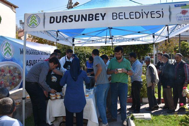 Dursunbey’de belediyeden aşure ikramı