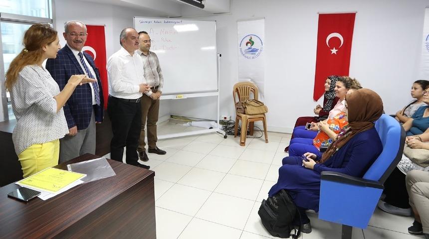 Pamukkale Belediyesi engelleri birer birer kaldırıyor