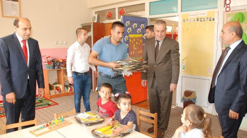 PTT&rsquo;den &ouml;ğrencilere kırtasiye malzemesi