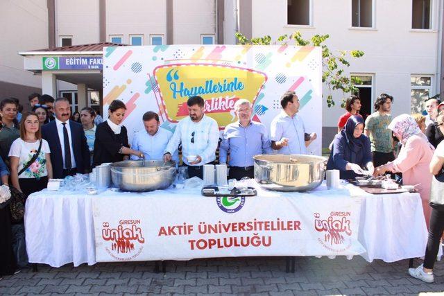 AK Parti Giresun İl Başkanlığından öğrencilere aşure ikramı