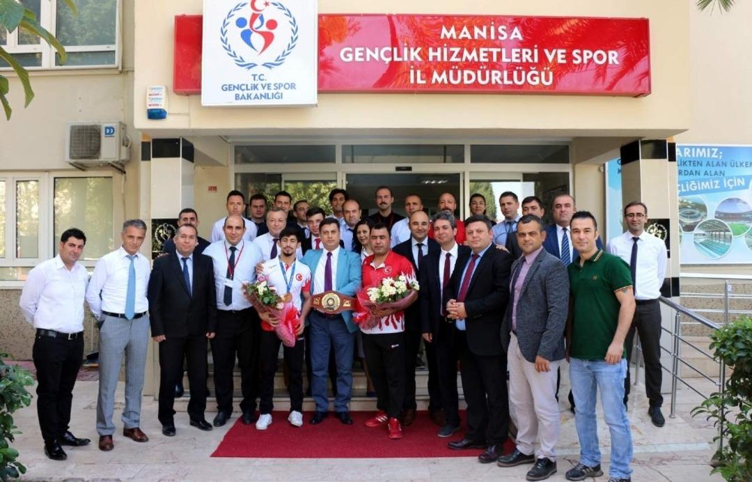 D&uuml;nya şampiyonu Kamal&rsquo;a g&ouml;rkemli karşılama