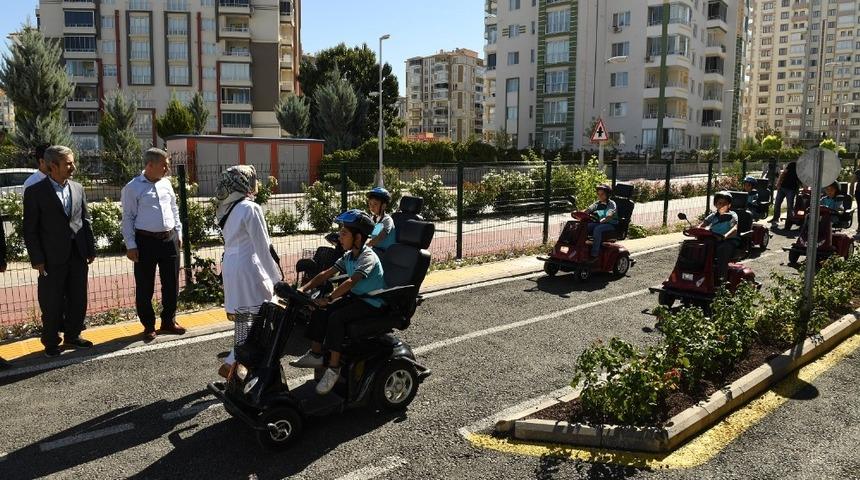 Yeşilyurt Belediyesi&rsquo;nden &ouml;ğrencilere trafik eğitimi