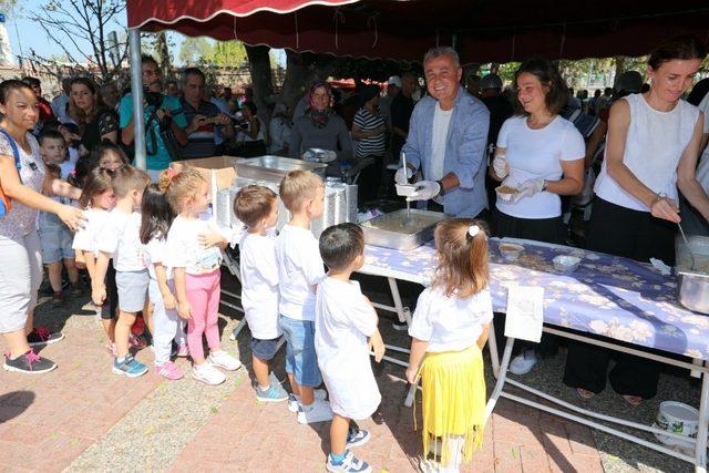 Manavgat Belediyesi’nden aşure ikramı