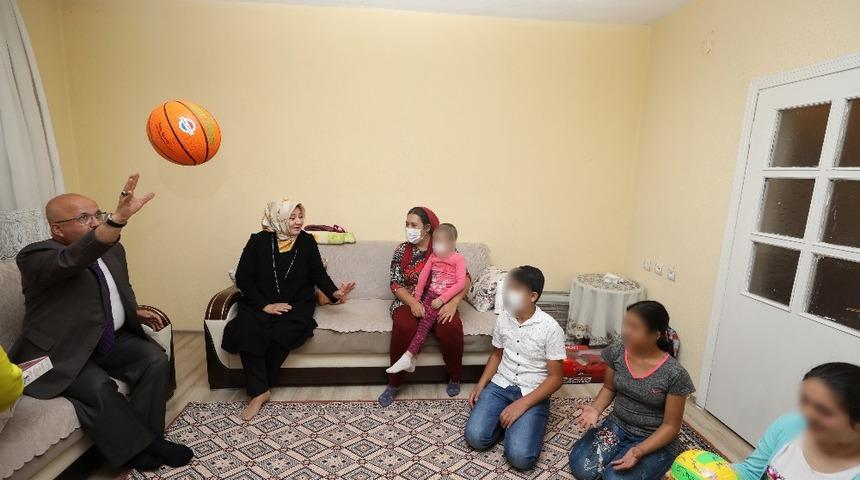 Başkan &Ccedil;oban&rsquo;ın ev ziyaretlerini s&uuml;r&uuml;yor