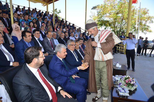 Yunus Emre, türbesi başında anıldı