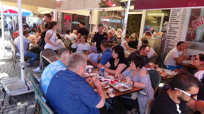 Bulgaristan ve Yunanistan vatandaşlarının alışveriş &ccedil;ılgınlığı