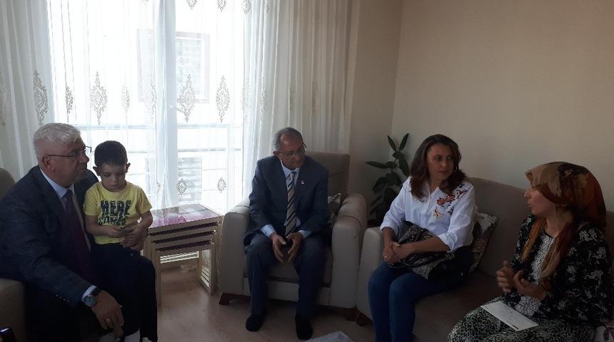 Başkan Y&uuml;ksel&rsquo;den tren kazasında &ouml;len Ersen G&uuml;l&rsquo;&uuml;n ailesine taziye ziyareti