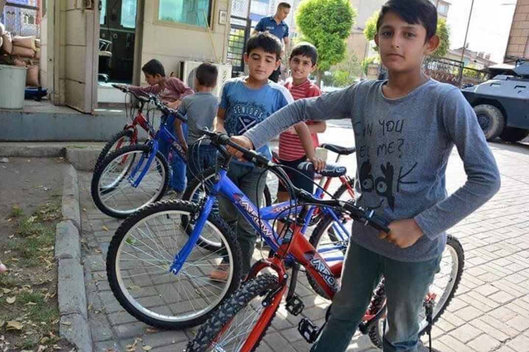 Kaymakam Alibeyoğlu, &ccedil;evreci &ccedil;ocukları &ouml;d&uuml;llendirdi