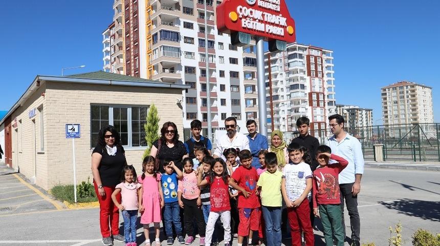 &Ouml;ğrencilere trafik eğitimi veriliyor