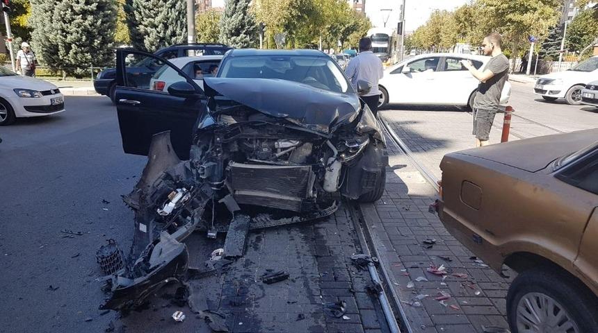 Eskişehir&rsquo;de trafik kazası; 4 yaralı
