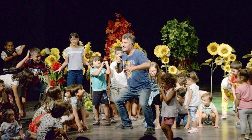 B&uuml;y&uuml;kşehir usta tiyatrocu Veysel Diker&rsquo;i Aydınlı &ccedil;ocuklarla buluşturdu