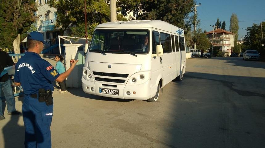 Jandarma&rsquo;dan okul servisi denetimi