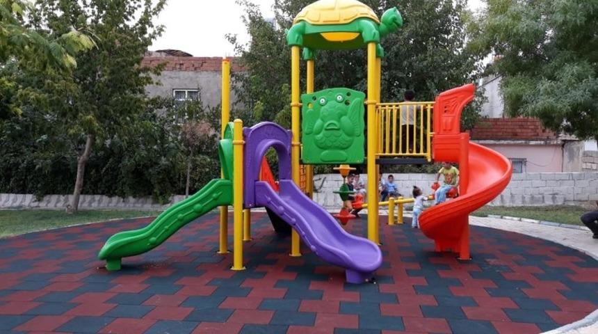 3 Mahalle parkının oyun grupları yenilendi