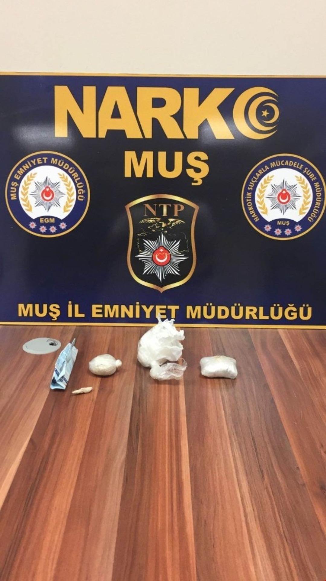 Yakıt deposunda uyuşturucu taşıyan 2 kişi tutuklandı