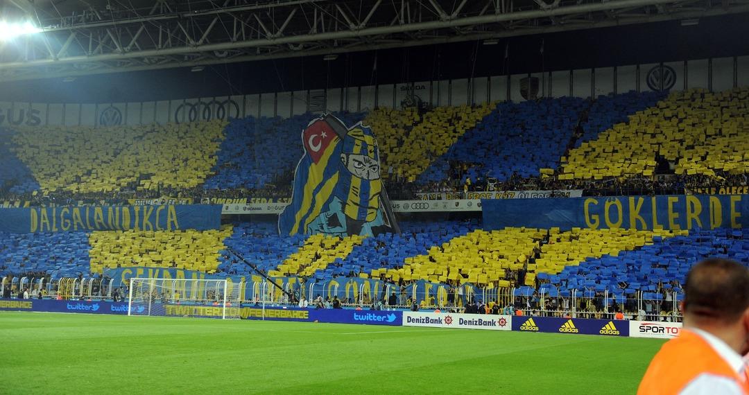 Fenerbah&ccedil;e - Beşiktaş derbisinde sarı-lacivertli taraftarlardan koreografi