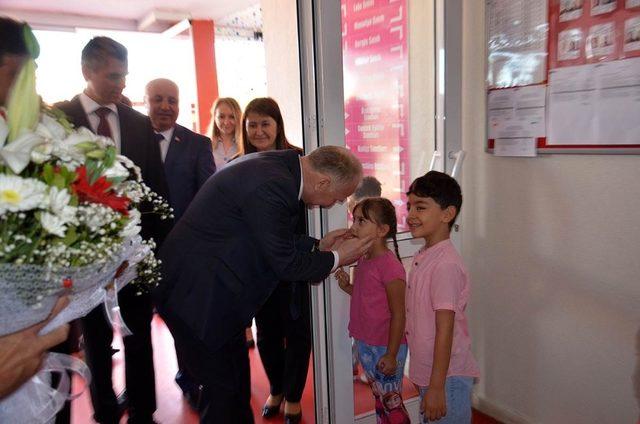 Vali Ceylan: “Amacımız okullardaki sorunları yerinde görmek”