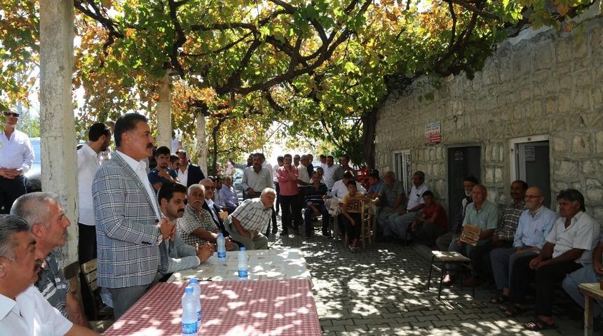 Tuna, esnaf ve vatandaş ziyaretleriyle g&ouml;n&uuml;llere dokunuyor