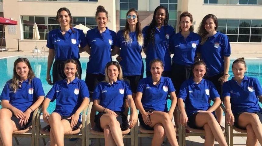 Bayraklı&rsquo;nın perileri &ccedil;eyrek finalde