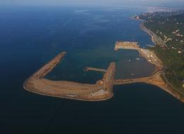 Rize-Artvin Havalimanı'nda denize günde 80 bin ton taş dökülüyor