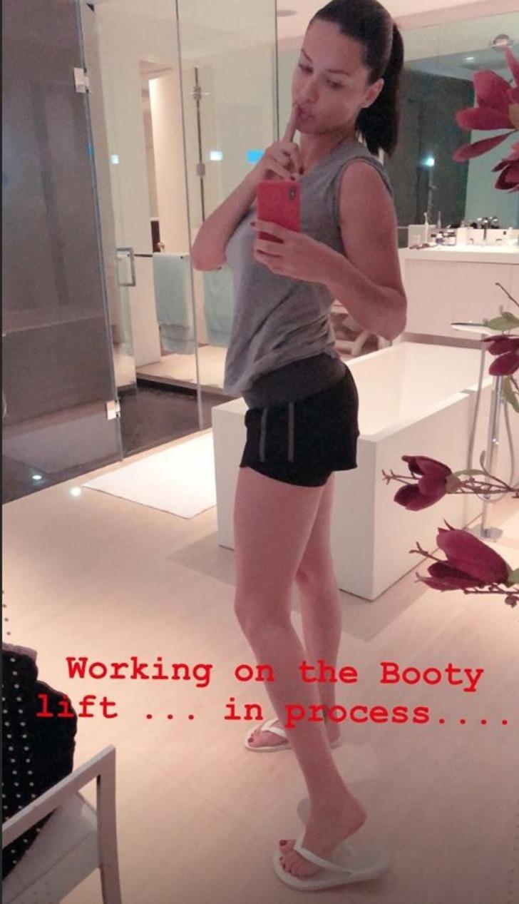 Adriana Lima kafasının üzerinde! G3