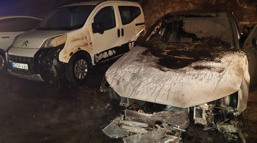 Tokat&rsquo;ta park halindeki otomobil alev alev yandı